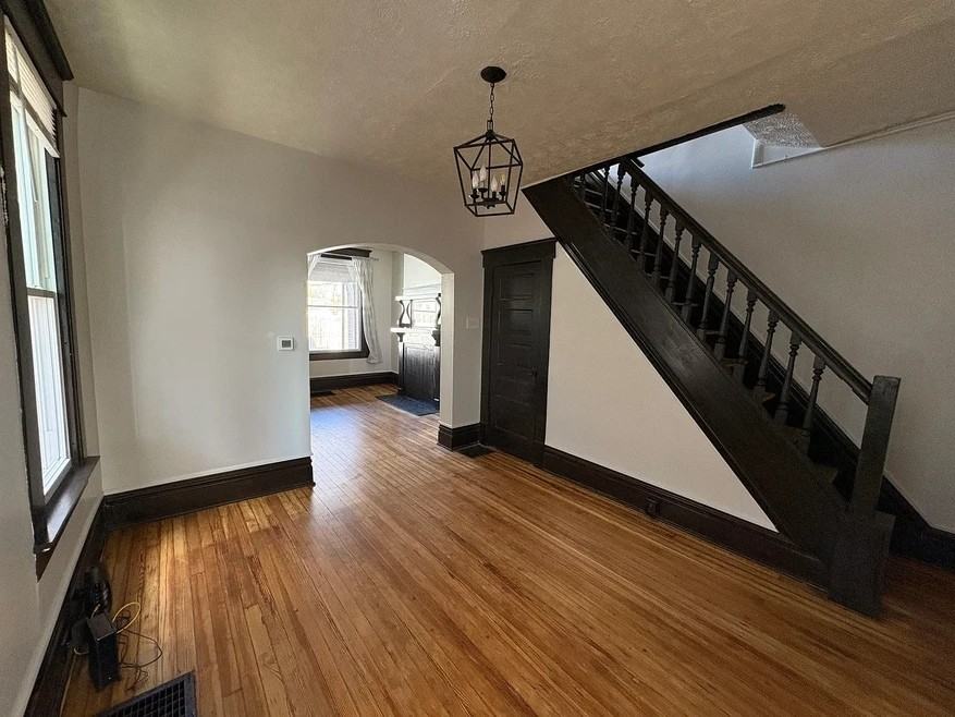 687 E Columbus St - Photo 7 of 19