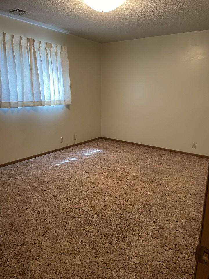 1411 Hennessey St #18 - Photo 5 of 8