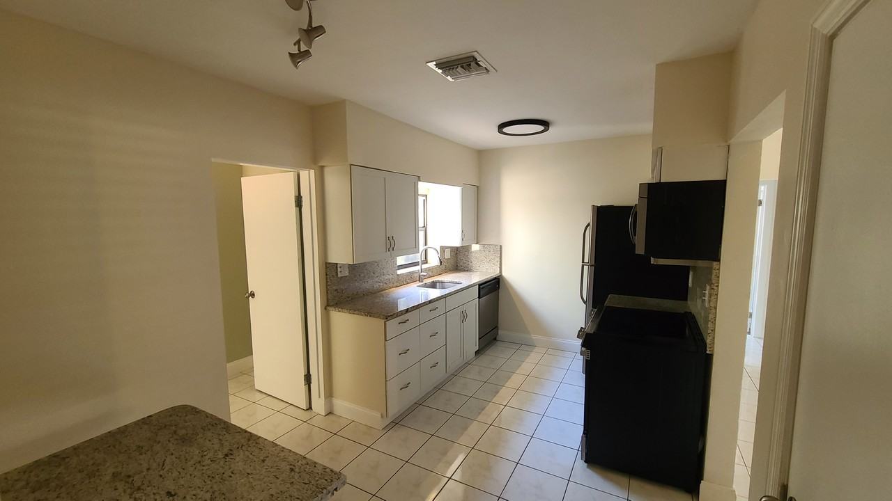 1516 Ne 17th Ave #NA - Photo 3 of 18