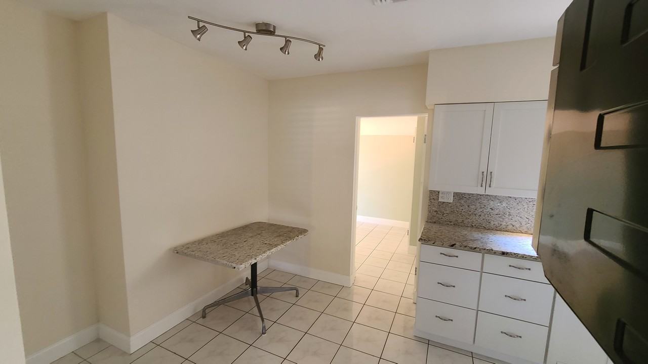 1516 Ne 17th Ave #NA - Photo 4 of 18