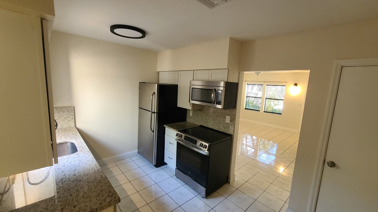 1516 Ne 17th Ave #NA - Photo 5 of 18