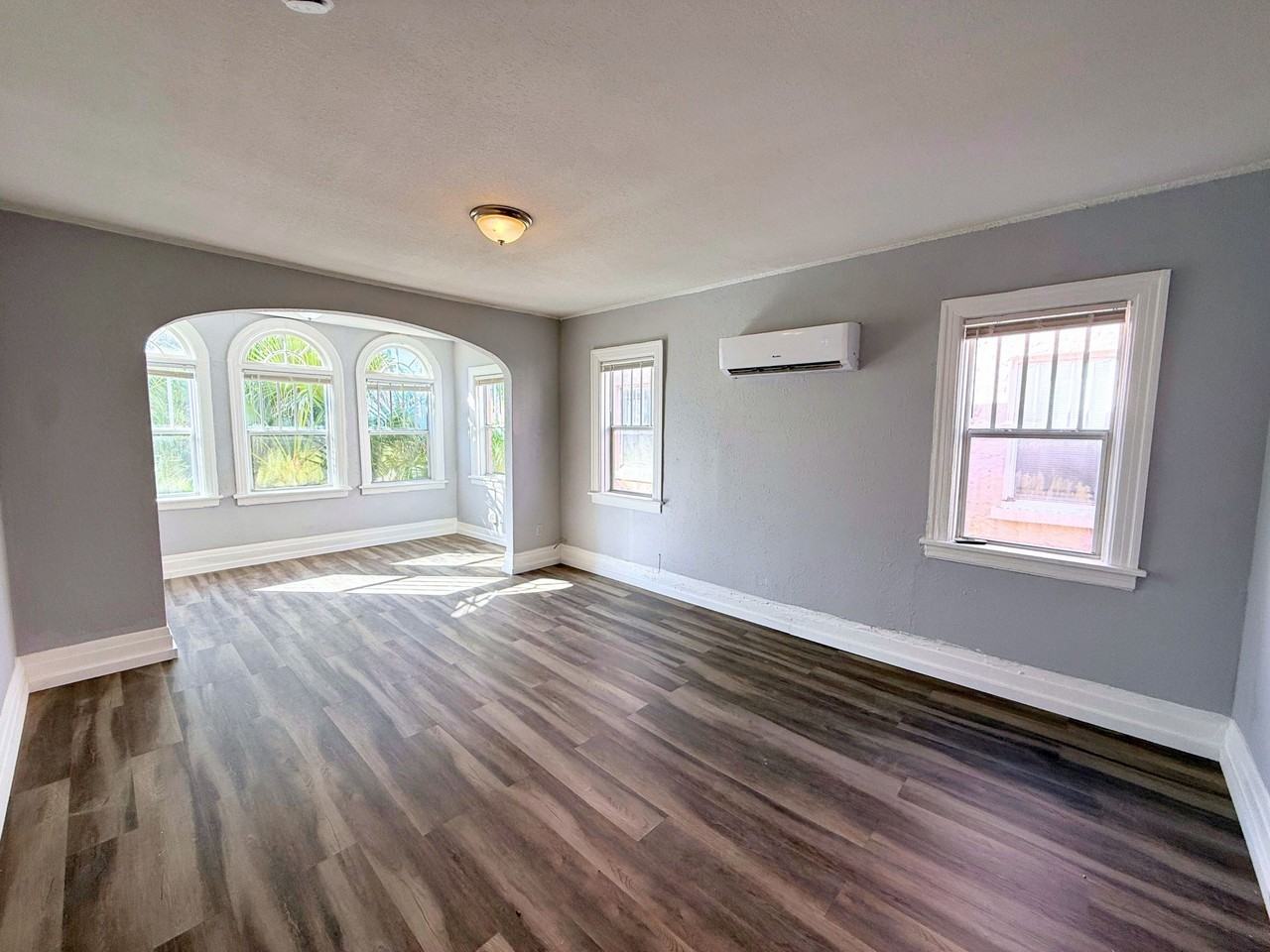 1637 Tyler St #4 - Photo 4 of 28