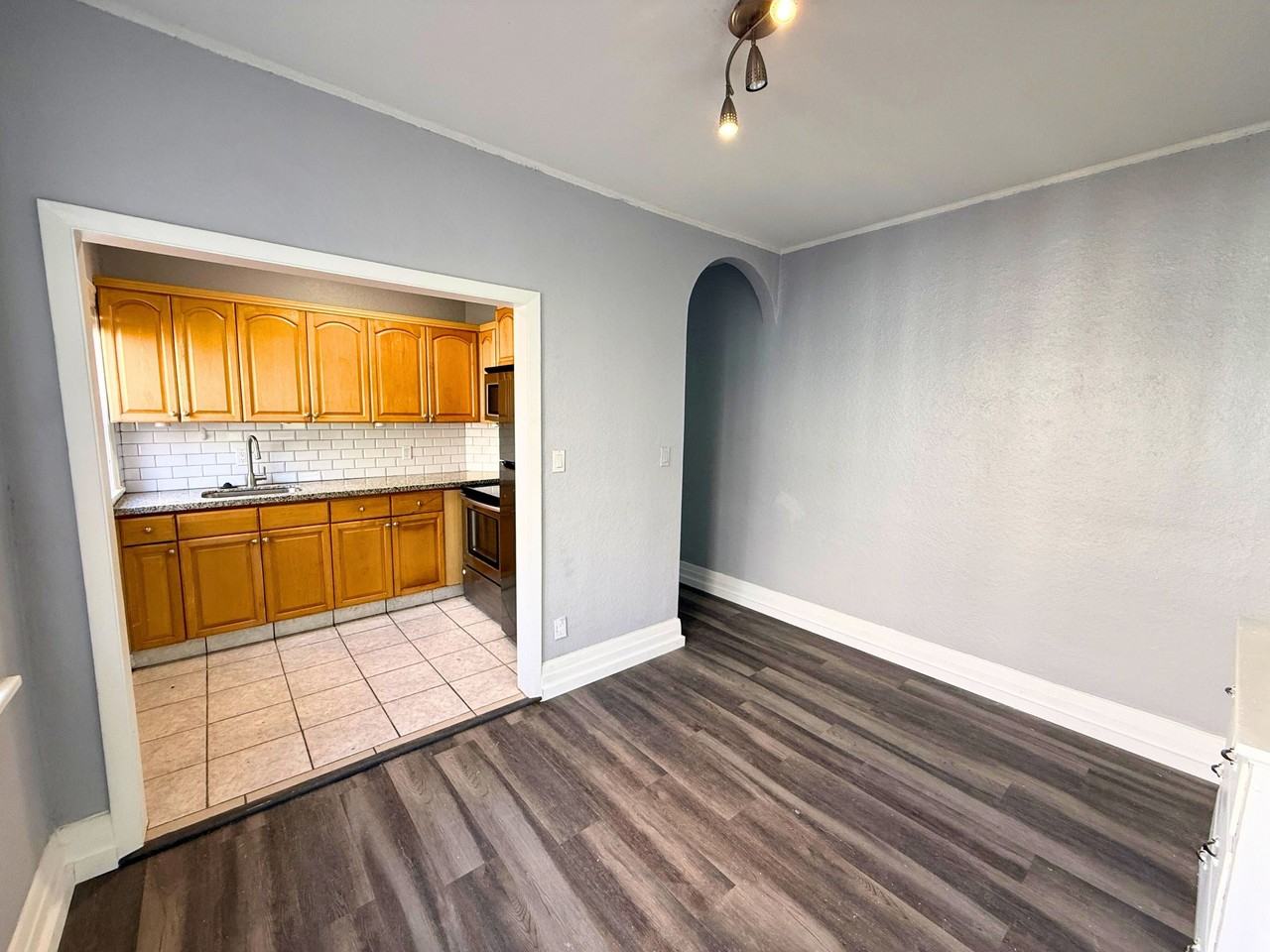 1637 Tyler St #4 - Photo 7 of 28