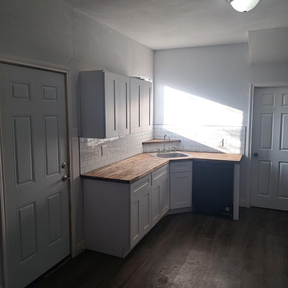 909 Sims Ave #NA - Photo 3 of 9