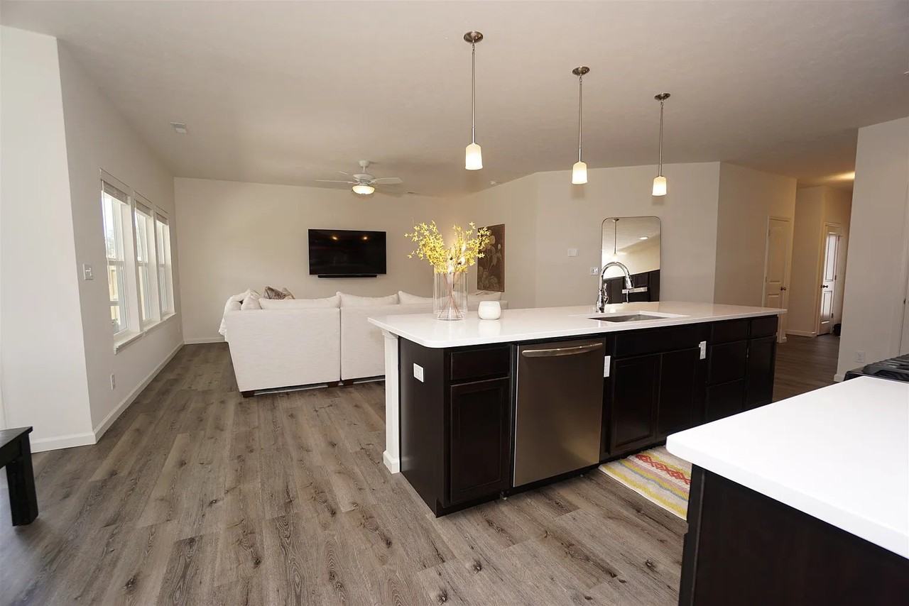 2922 Poinciana Dr #NA - Photo 7 of 30