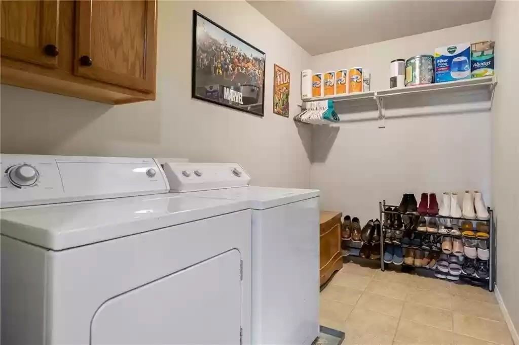 894 W Peachtree Dr - Photo 4 of 4