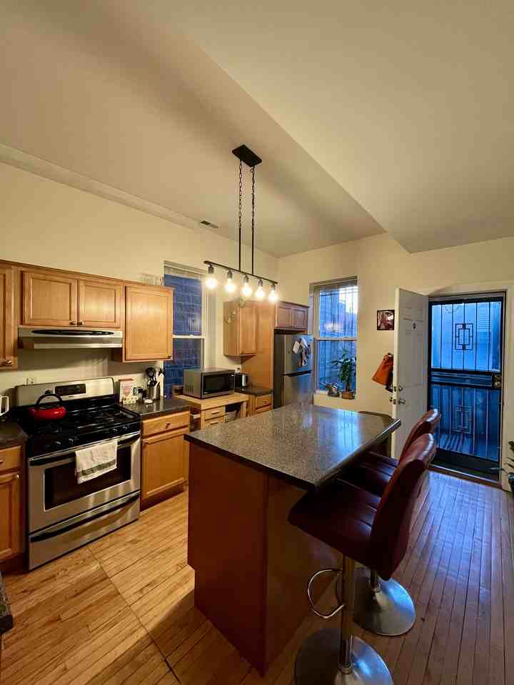 1820 N Marshfield Ave #2 - Photo 6 of 7