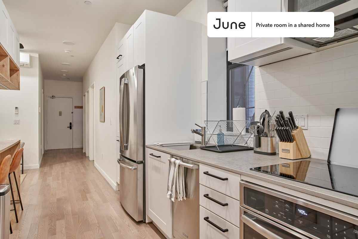 424 West 47th St, New York, NY 10036 #2 - Photo 6 of 13