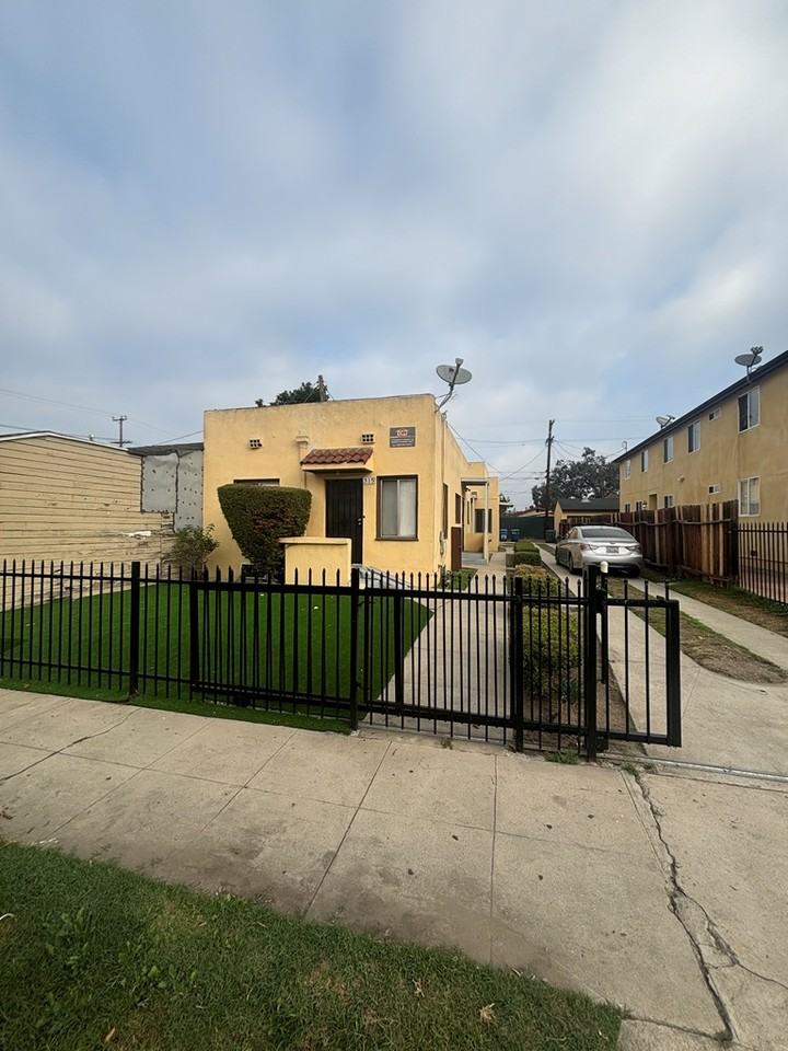 317 East 61st Street - Photo 2 of 7