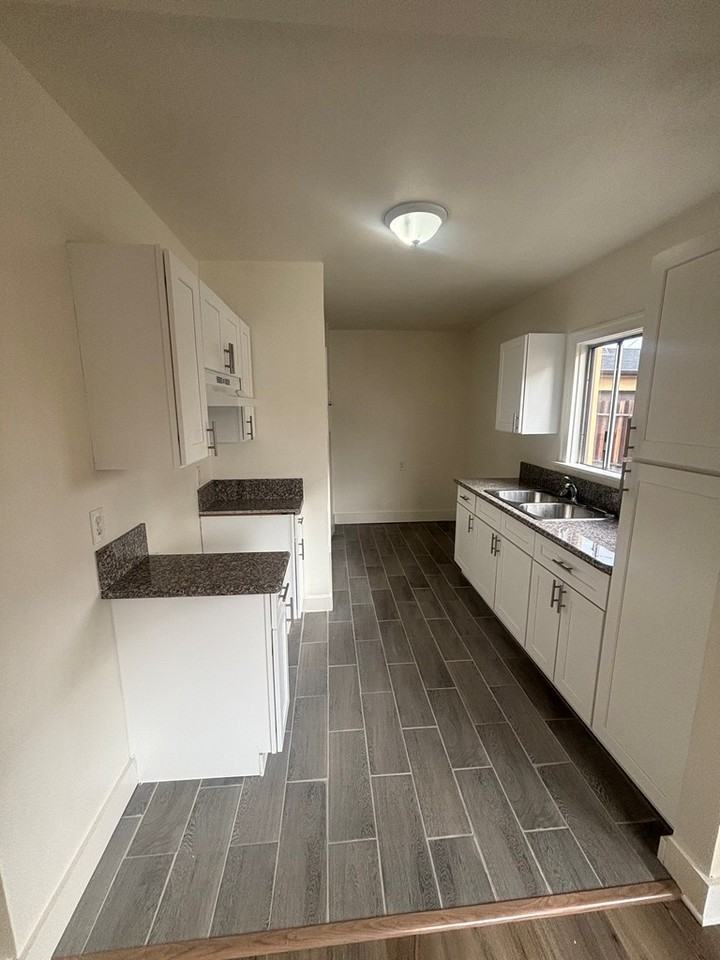 317 East 61st Street - Photo 5 of 7