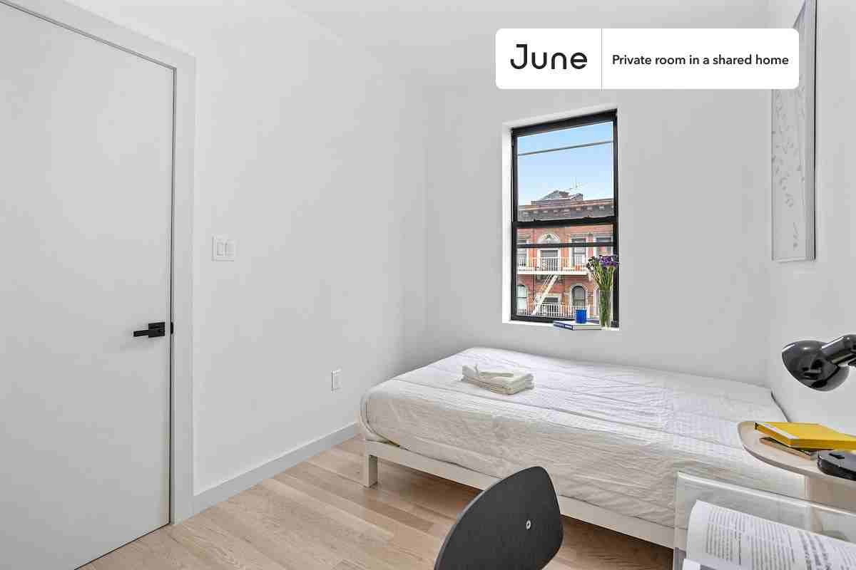 537 Edgecombe Ave, New York, NY 10032 #2 - Photo 2 of 7