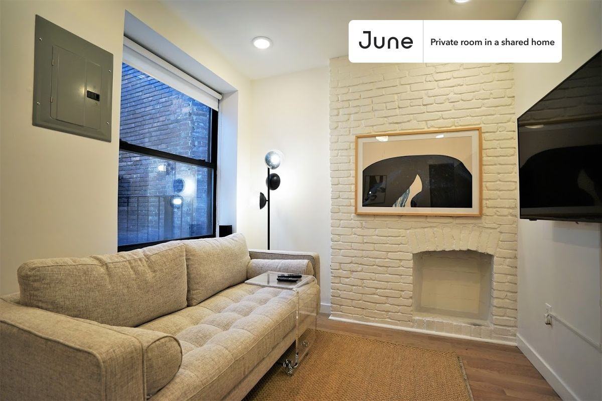 424 West 47th St, New York, NY 10036 #4 - Photo 5 of 12