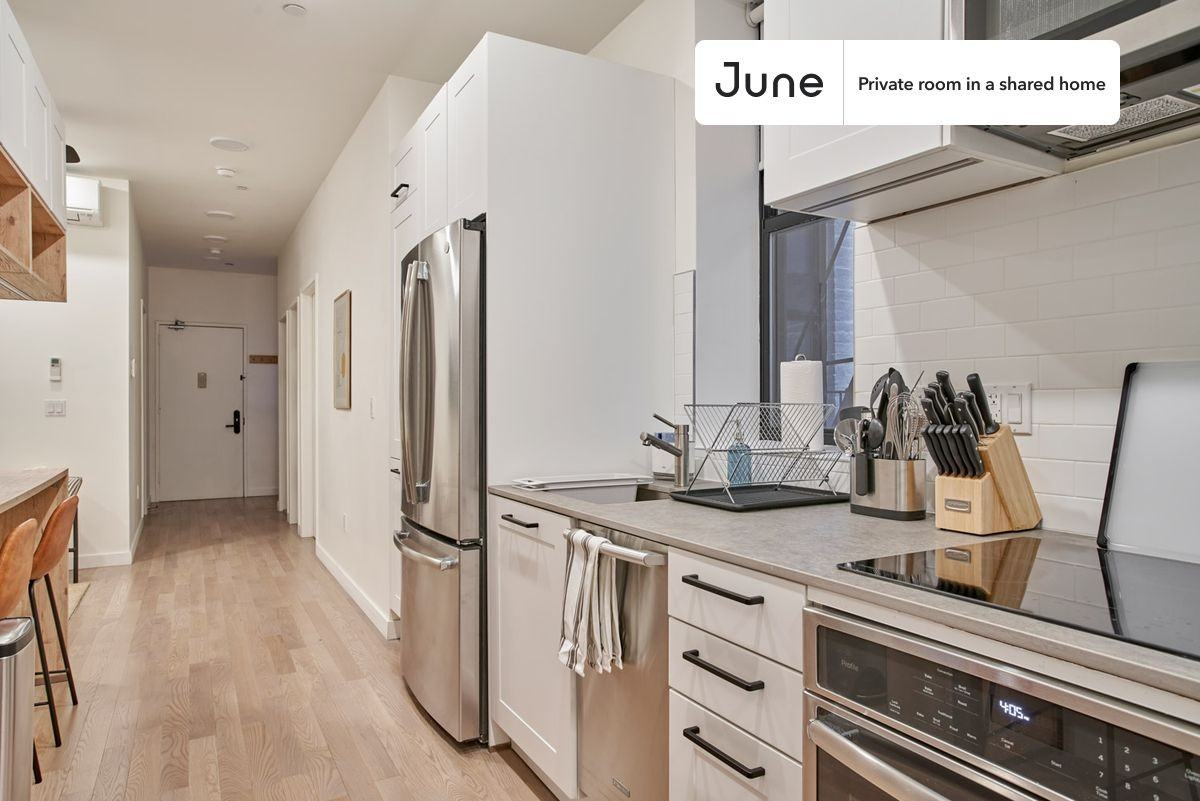 424 West 47th St, New York, NY 10036 #4 - Photo 5 of 12