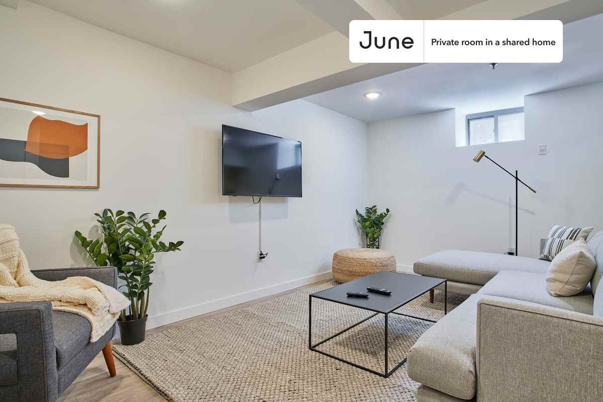 424 West 47th St, New York, NY 10036 #3 - Photo 6 of 13