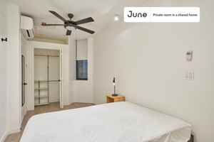 featured image of 424 West 47th St, New York, NY 10036 #1
