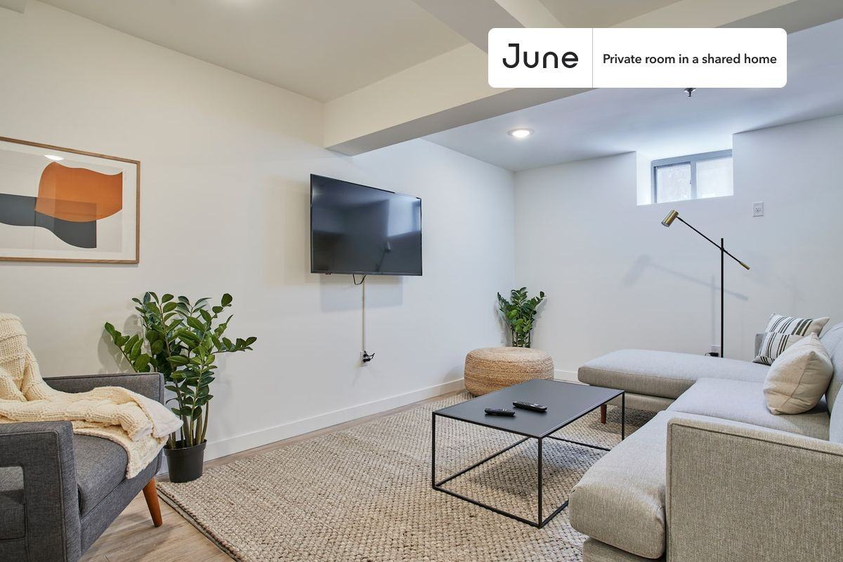 424 West 47th St, New York, NY 10036 #3 - Photo 6 of 12