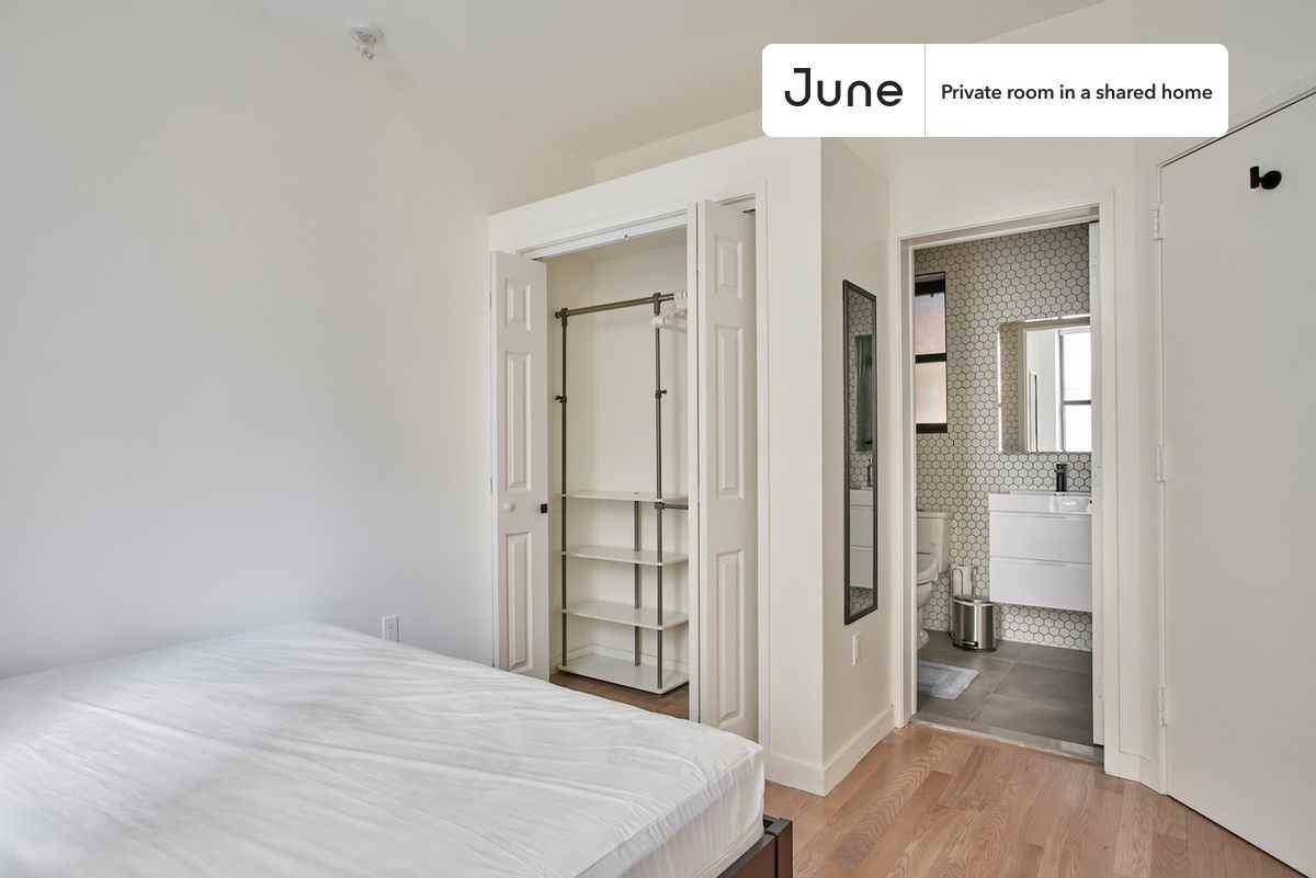 424 West 47th St, New York, NY 10036 #1 - Photo 7 of 13