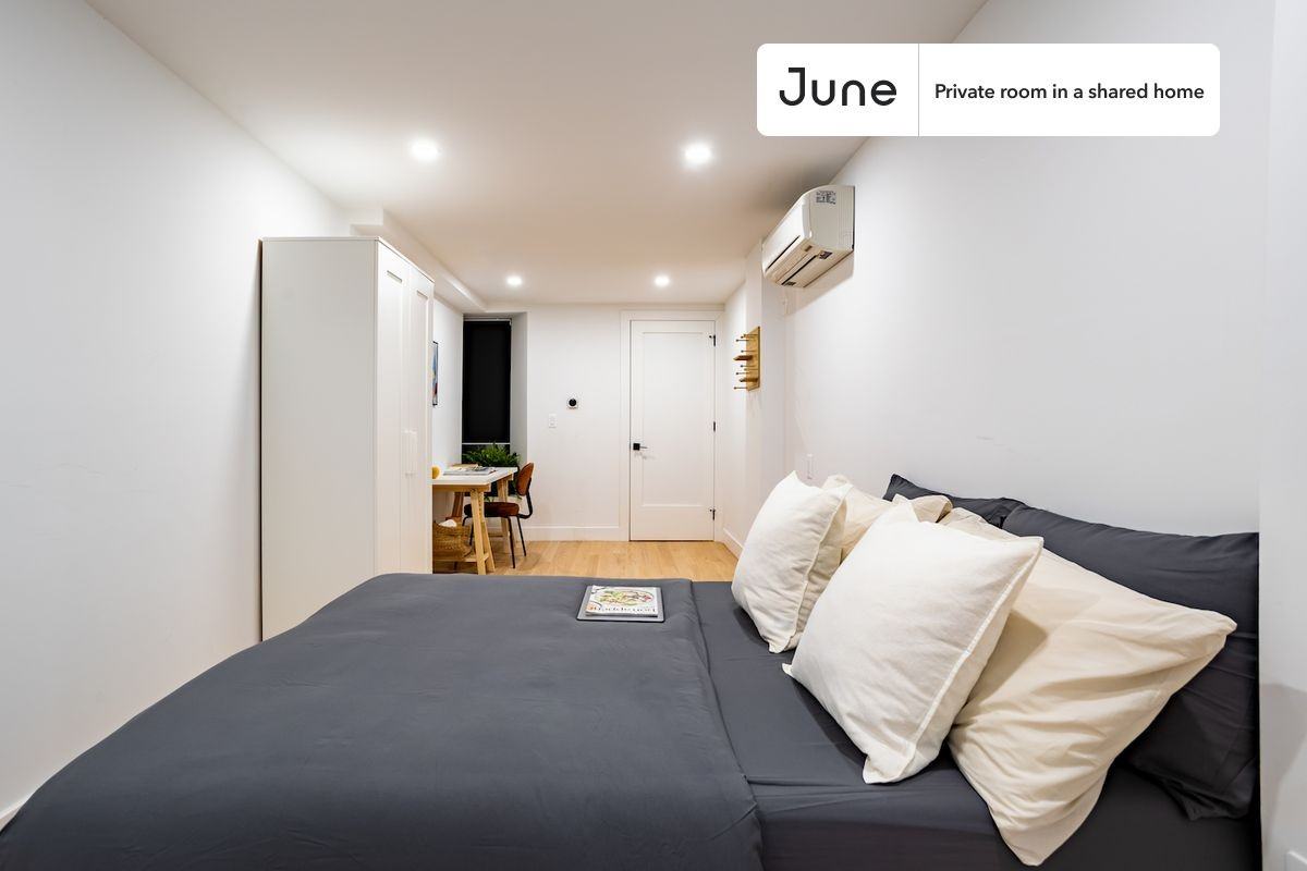 246 W 108th St, New York, NY 10025 #1 - Photo 2 of 9