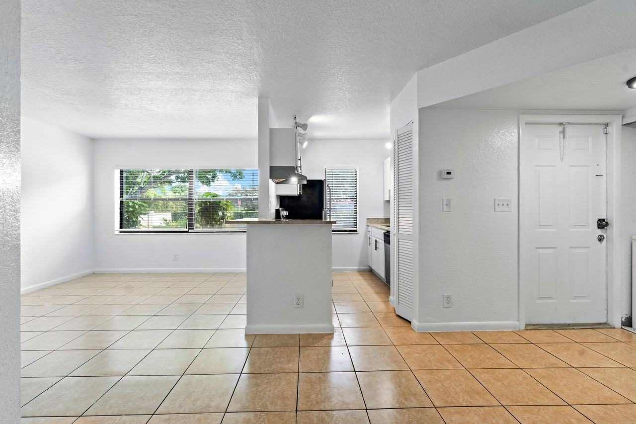 11620 NW 26th Ct - Photo 3 of 7