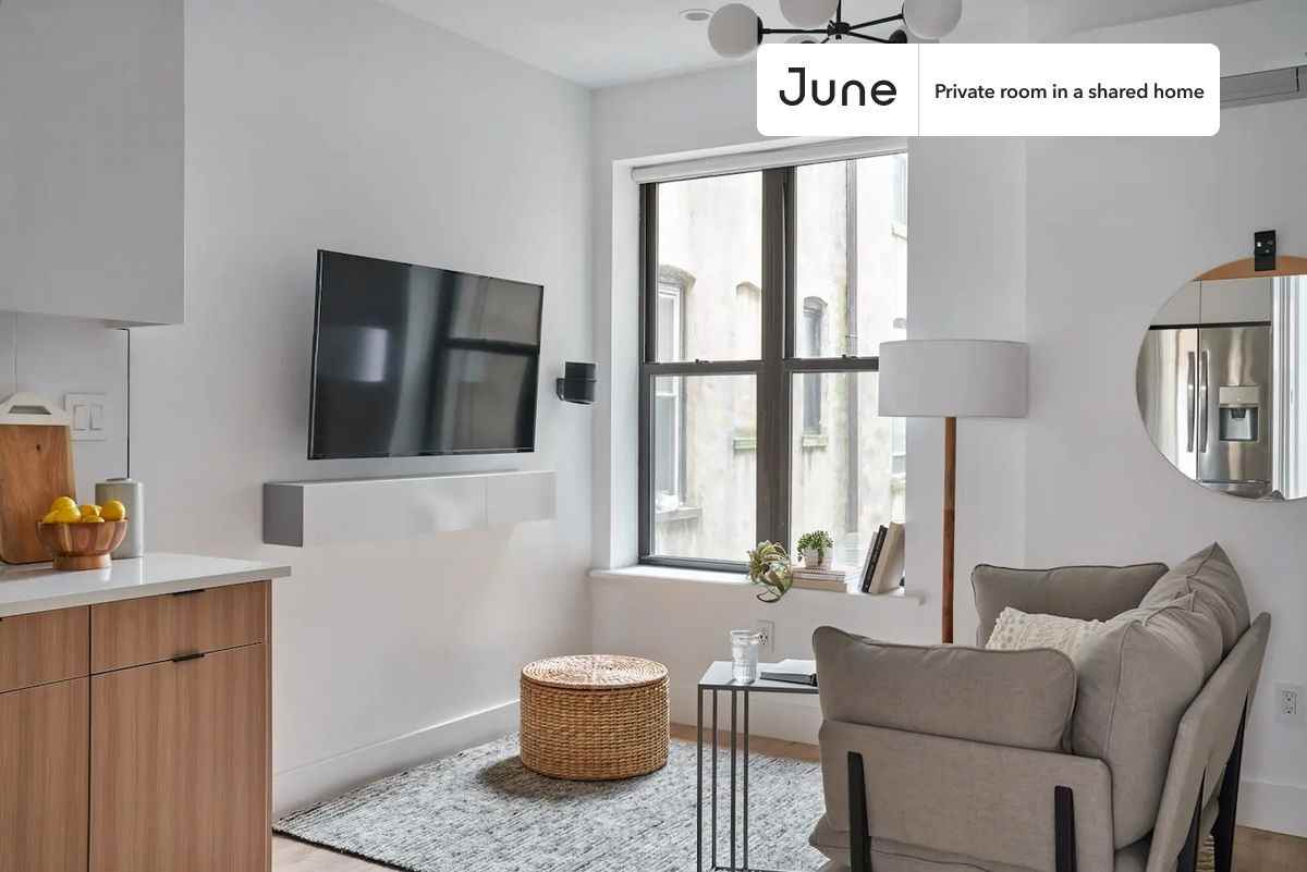 913 Saint Marks Ave #1 - Photo 2 of 6