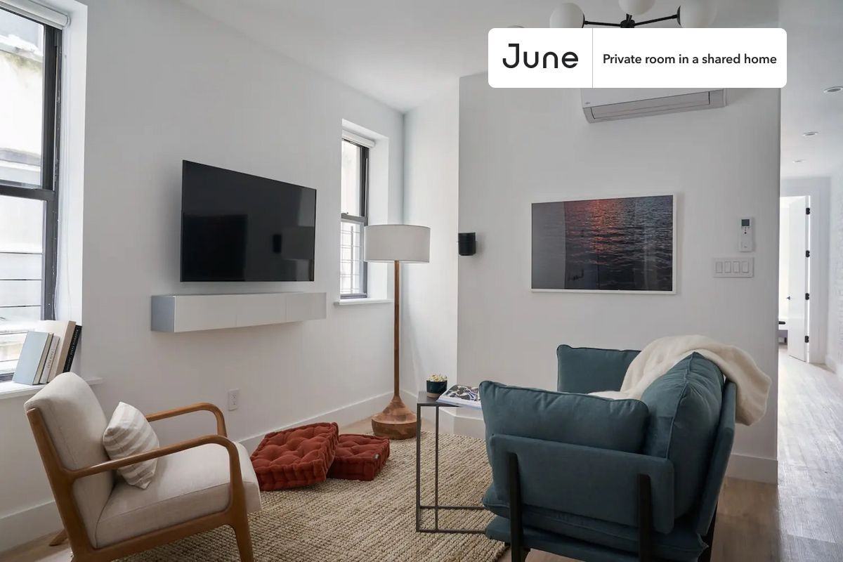 913 Saint Marks Ave #1 - Photo 4 of 6