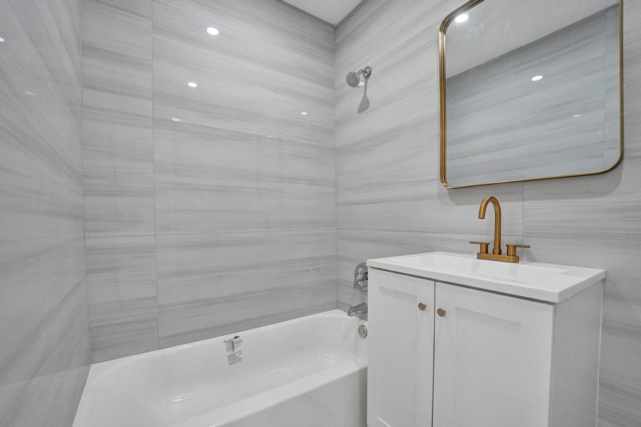 105 Northwest 14th Way #4 - Photo 5 of 11