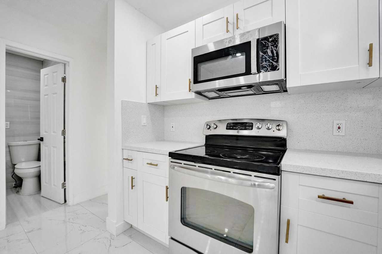 105 Northwest 14th Way #4 - Photo 7 of 11