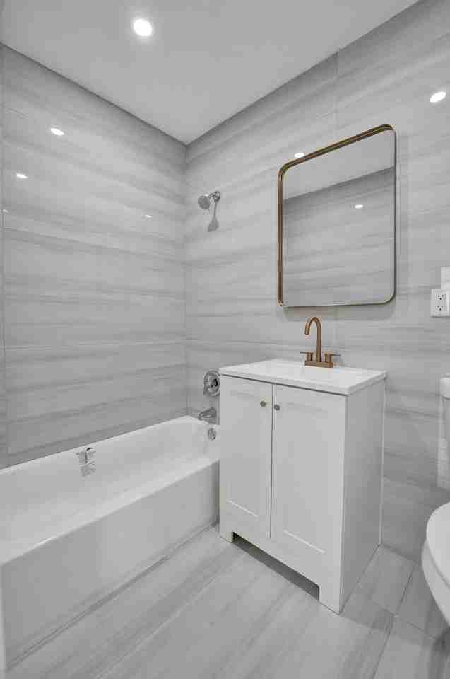 105 Northwest 14th Way #4 - Photo 6 of 11