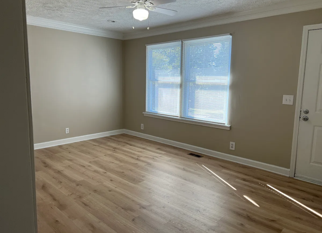 824 Oak Leaf Dr #1 - Photo 2 of 11