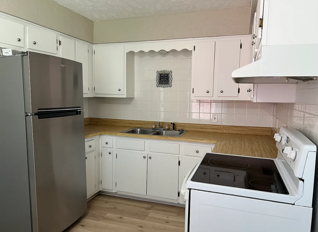 824 Oak Leaf Dr #1 - Photo 3 of 11