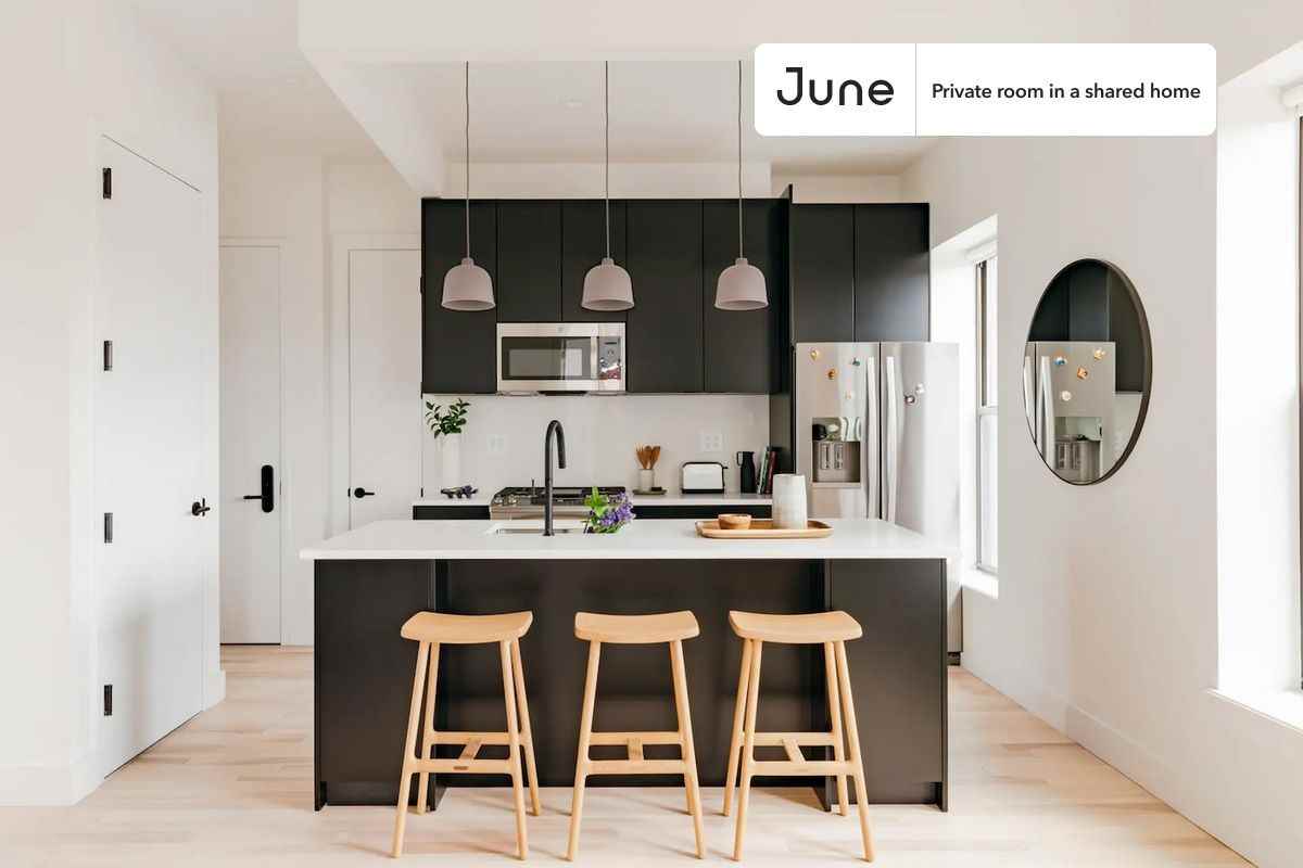 529 Monroe St #3 - Photo 2 of 4