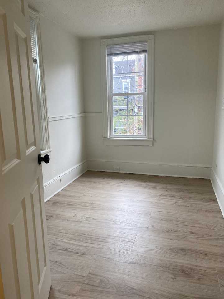 741 Manor St #2 - Photo 7 of 8