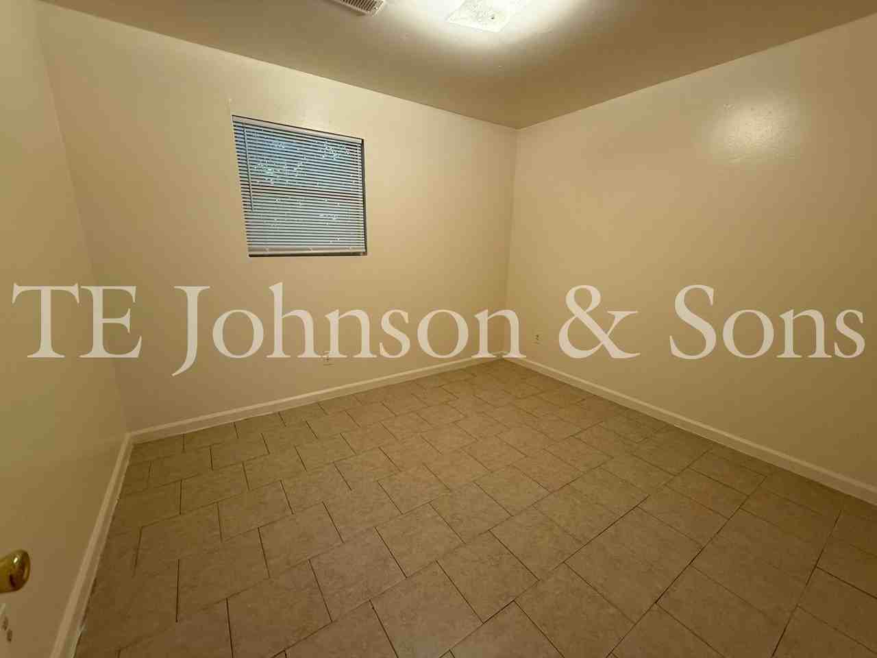 1606 Oak Croft Dr - Photo 5 of 13