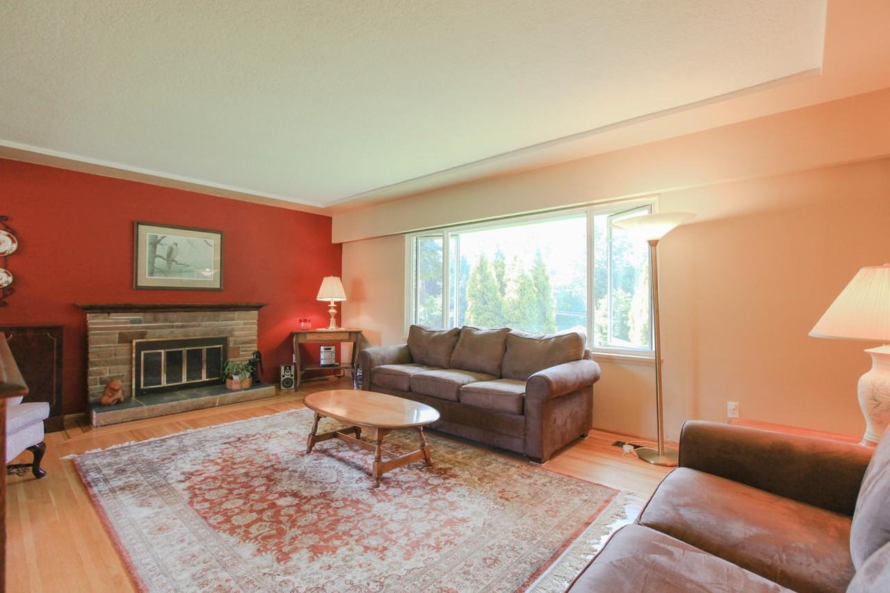 2956 Noel Drive - Photo 6 of 23