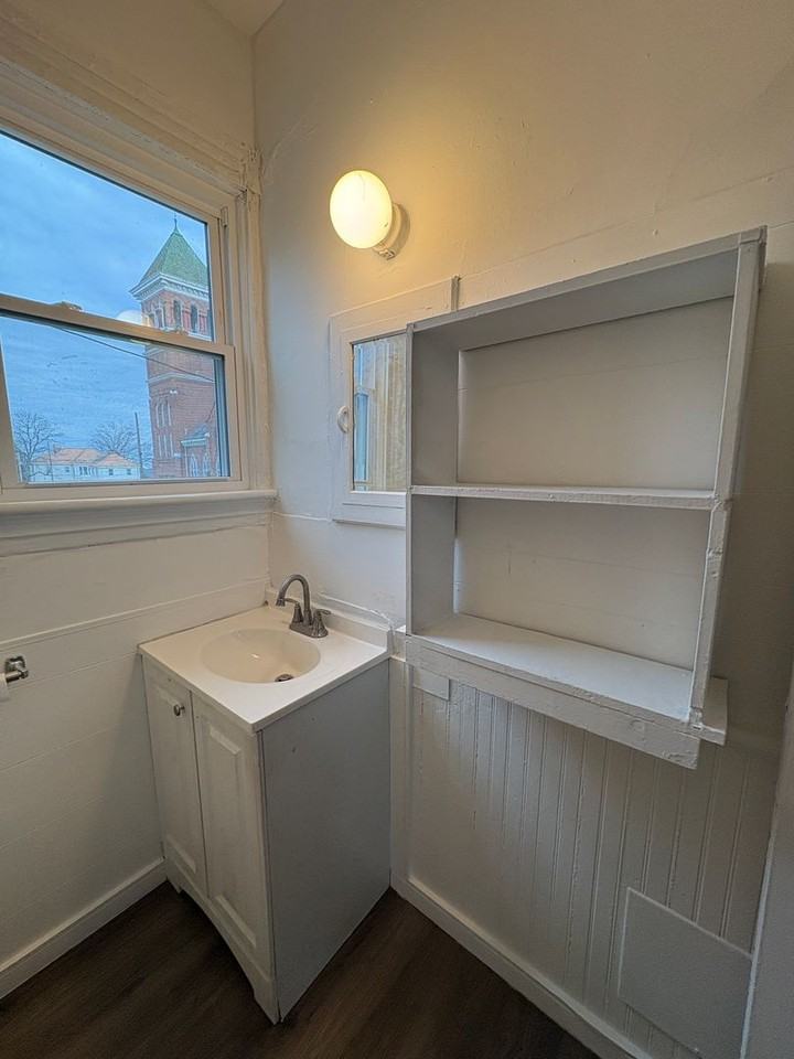 1411 11th St #B - Photo 7 of 12