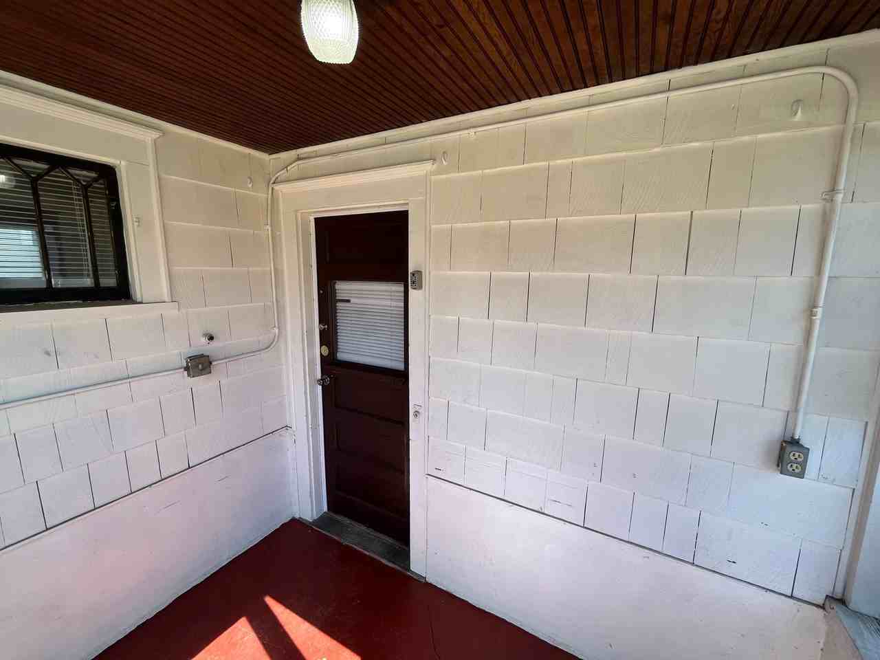 1041 Magnolia Ave E - Photo 2 of 10