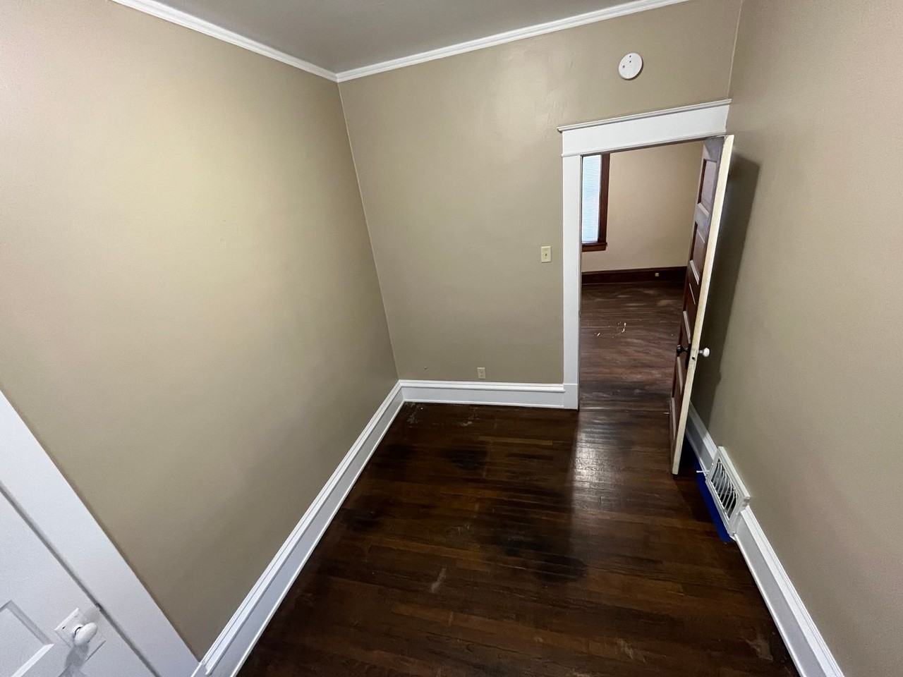 1041 Magnolia Ave E - Photo 7 of 10