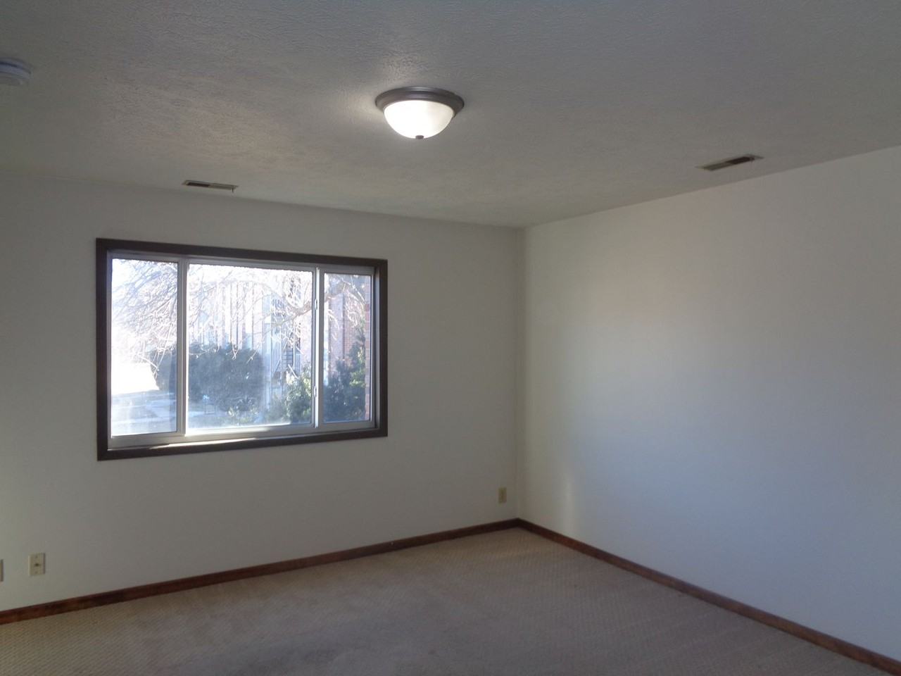 5519 S 31st St #5 - Photo 3 of 7