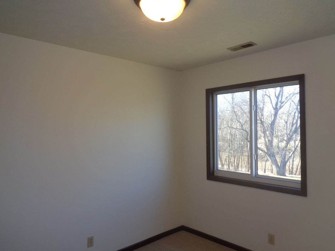 5519 S 31st St #5 - Photo 5 of 7