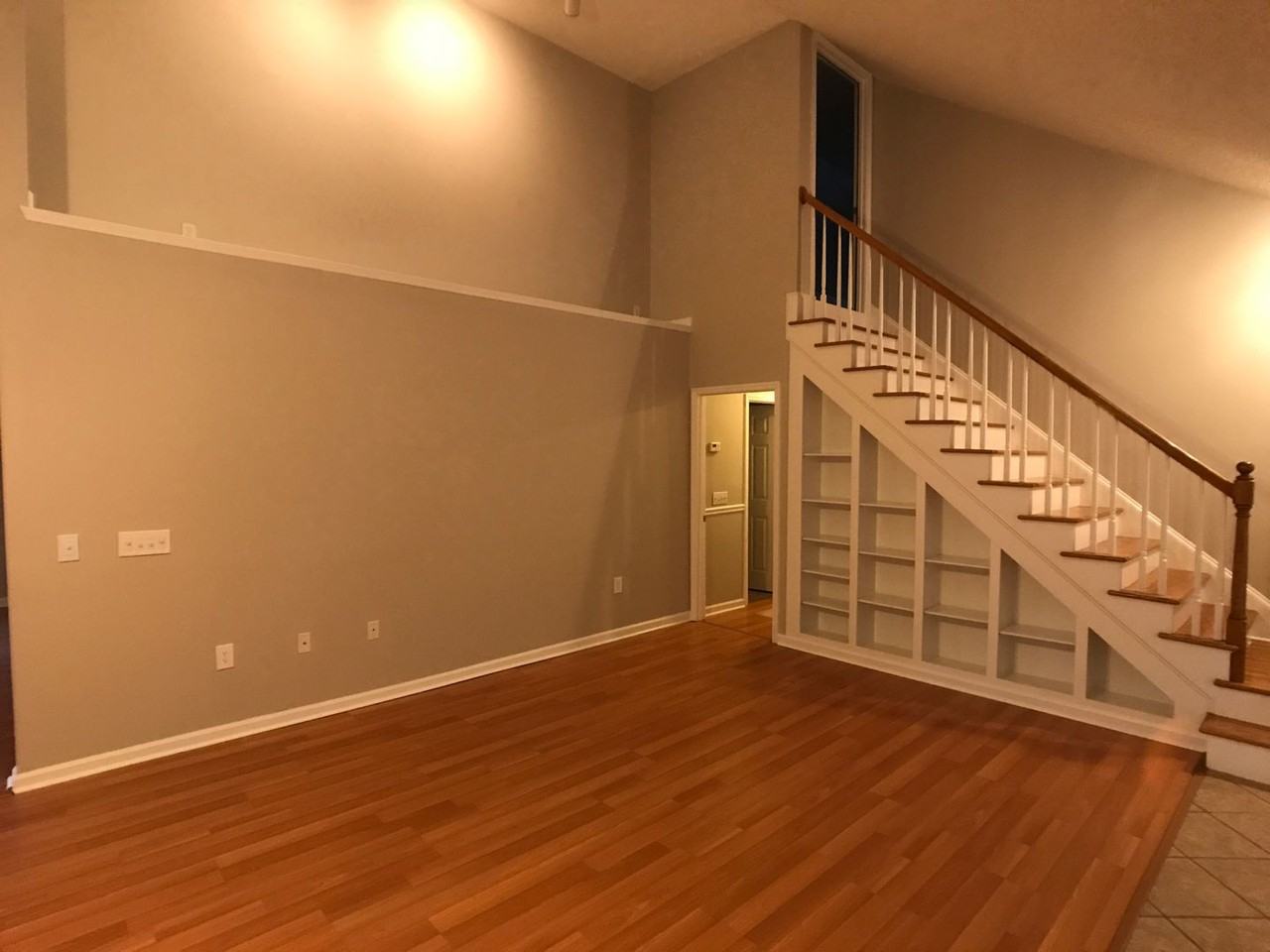 9637 Lehigh Ave - Photo 4 of 18