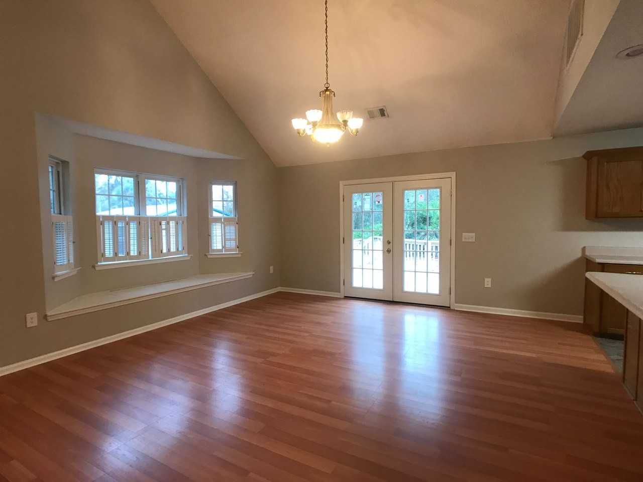 9637 Lehigh Ave - Photo 6 of 18