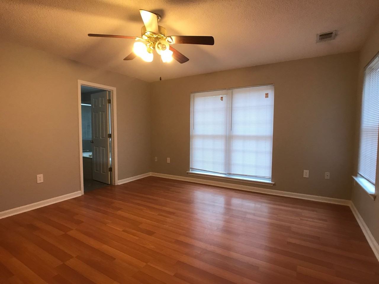 9637 Lehigh Ave - Photo 7 of 18