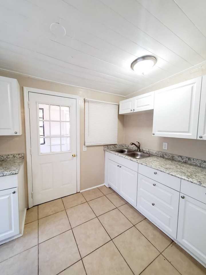 209 S Wiggins Rd - Photo 7 of 16