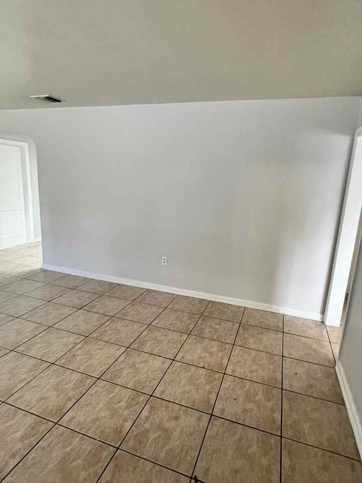 808 S 11th St - Photo 4 of 26