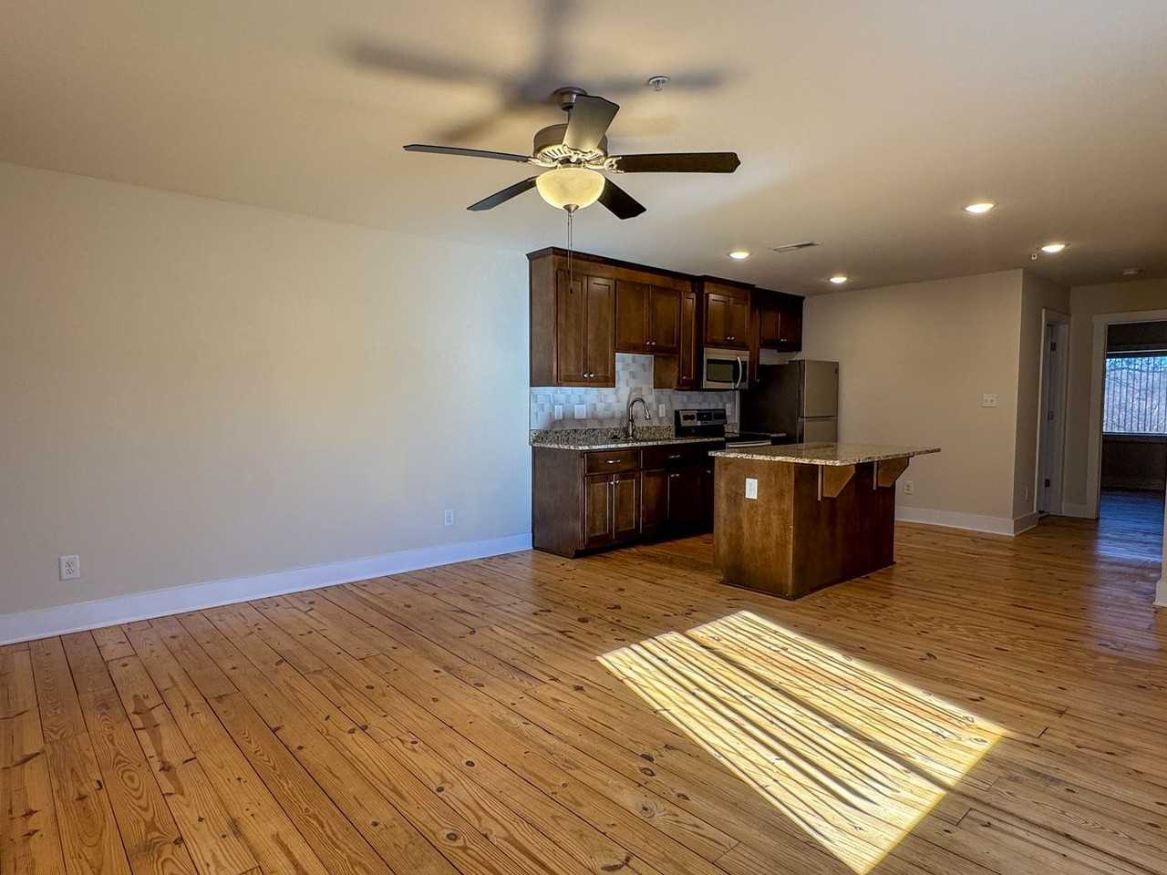 106 N Main St - Photo 4 of 14