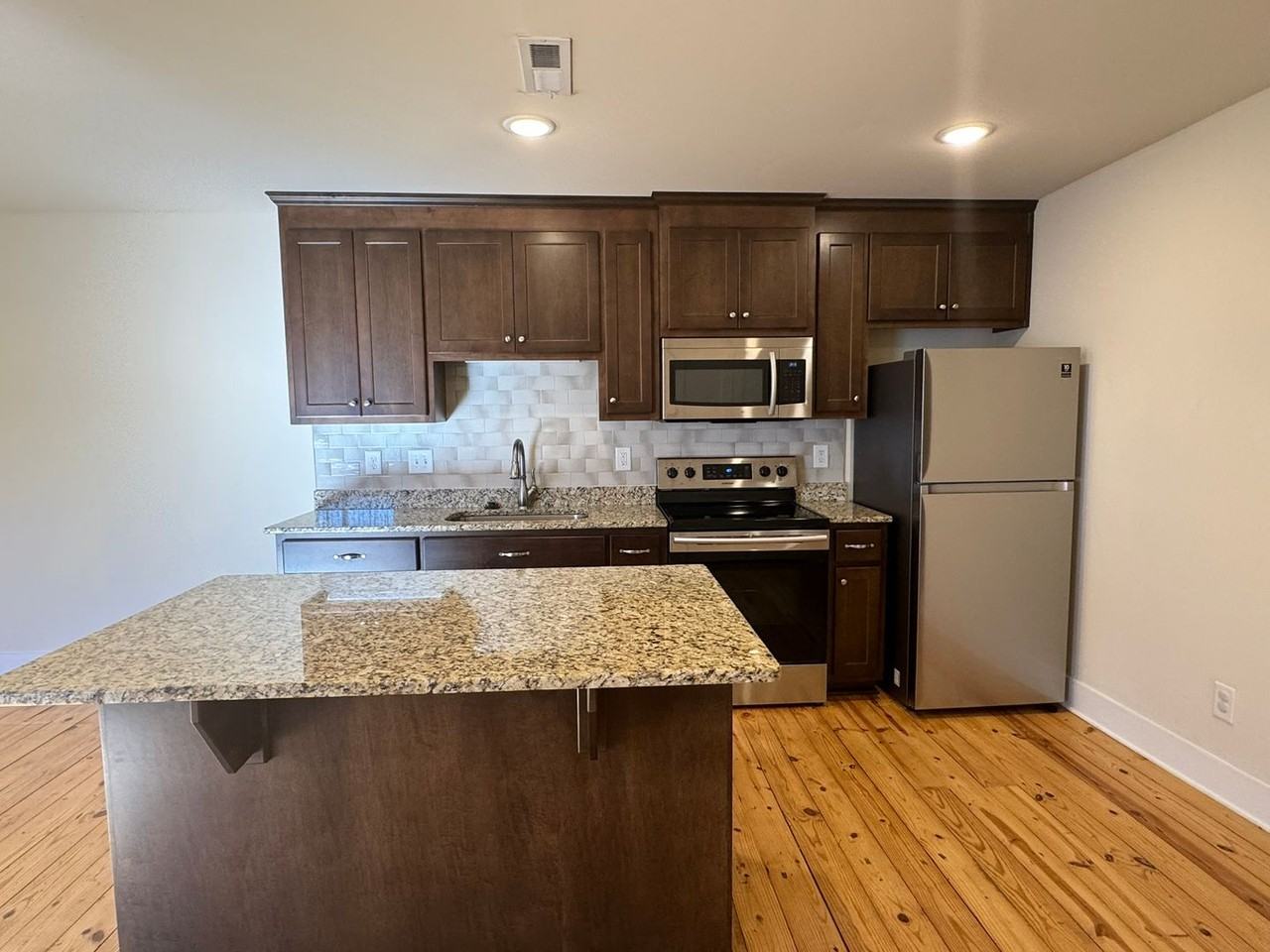 106 N Main St - Photo 5 of 14