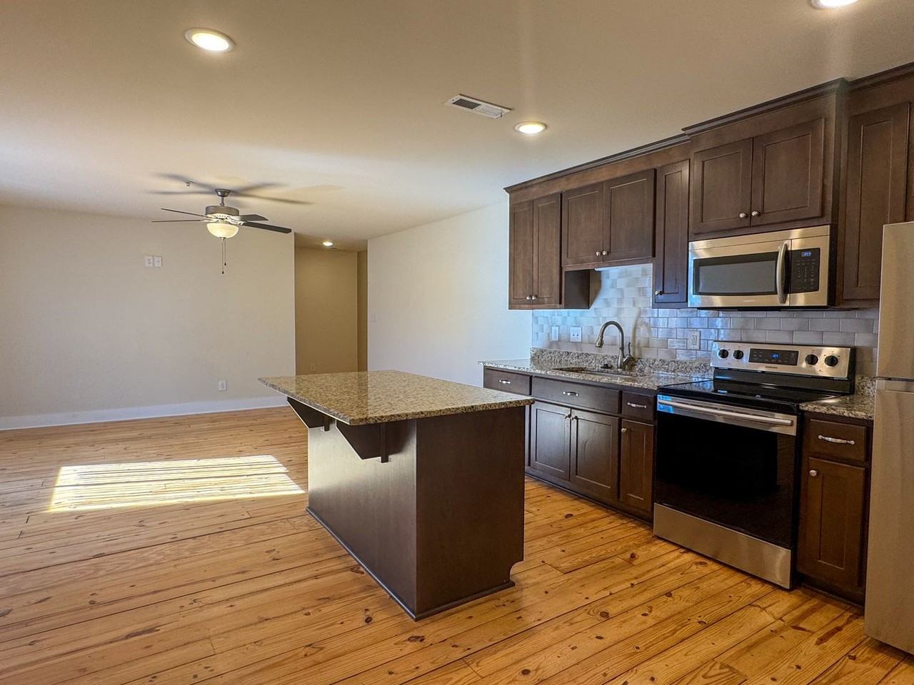 106 N Main St - Photo 6 of 14