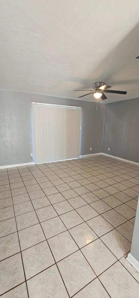 131 131 W Pear St AKA 129 W Pear St - Photo 3 of 8