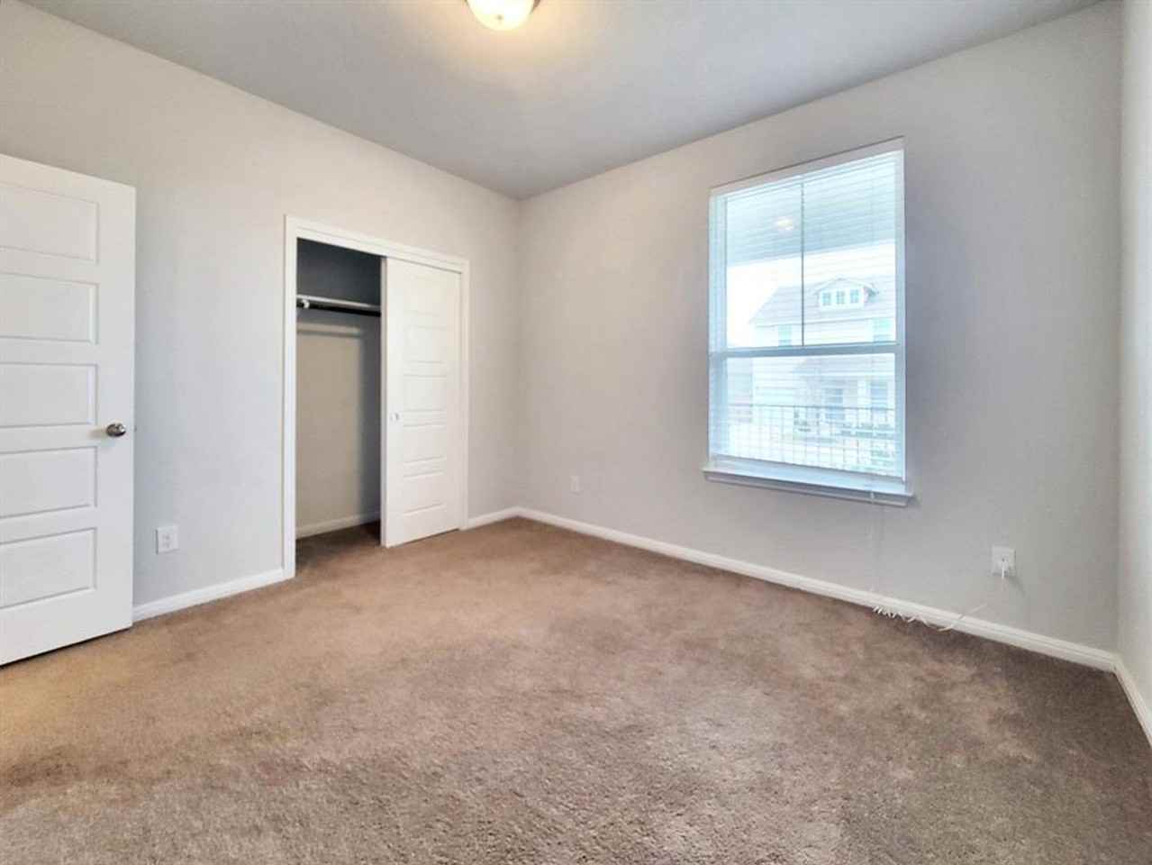 324 E Broade St - Photo 5 of 24