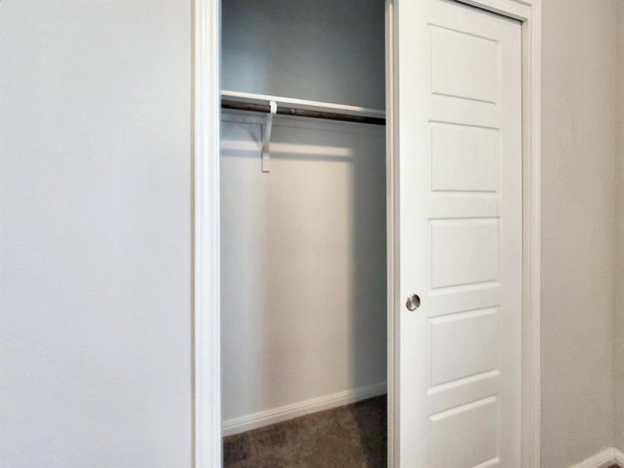 324 E Broade St - Photo 6 of 24